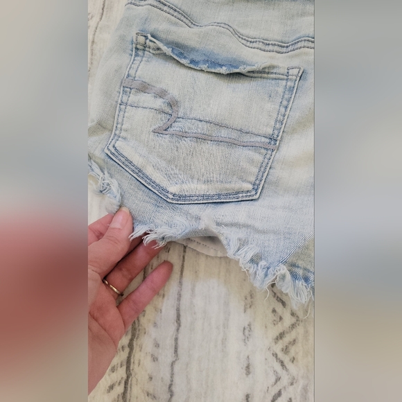 American Eagle Outfitters distressed blue denim shorts Size 10 - Picture 13 of 16